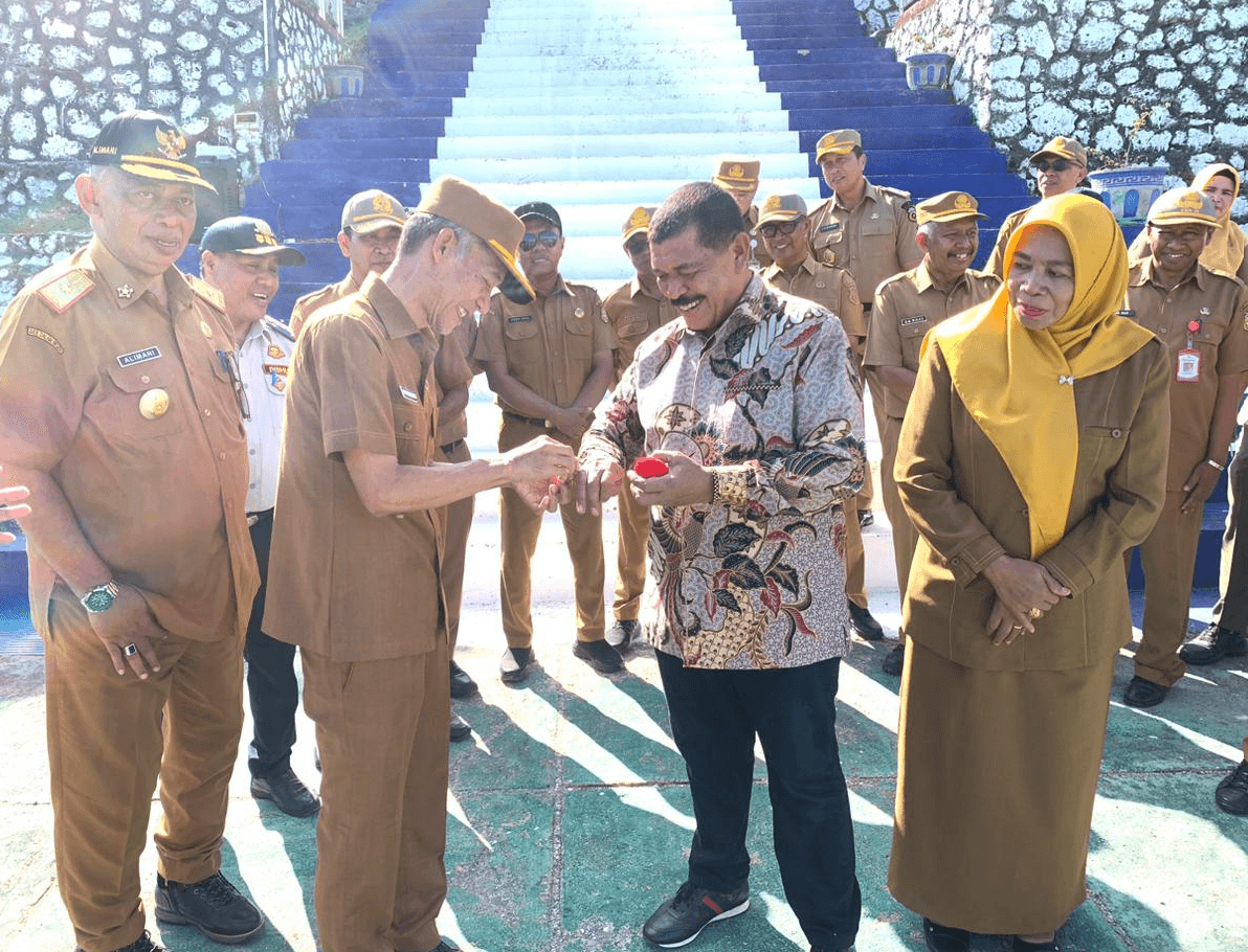 Pelepasan Purnatugas Kepala BKPSDM Kabupaten Buton oleh Pj. Sekretaris Daerah Kabupaten Buton
